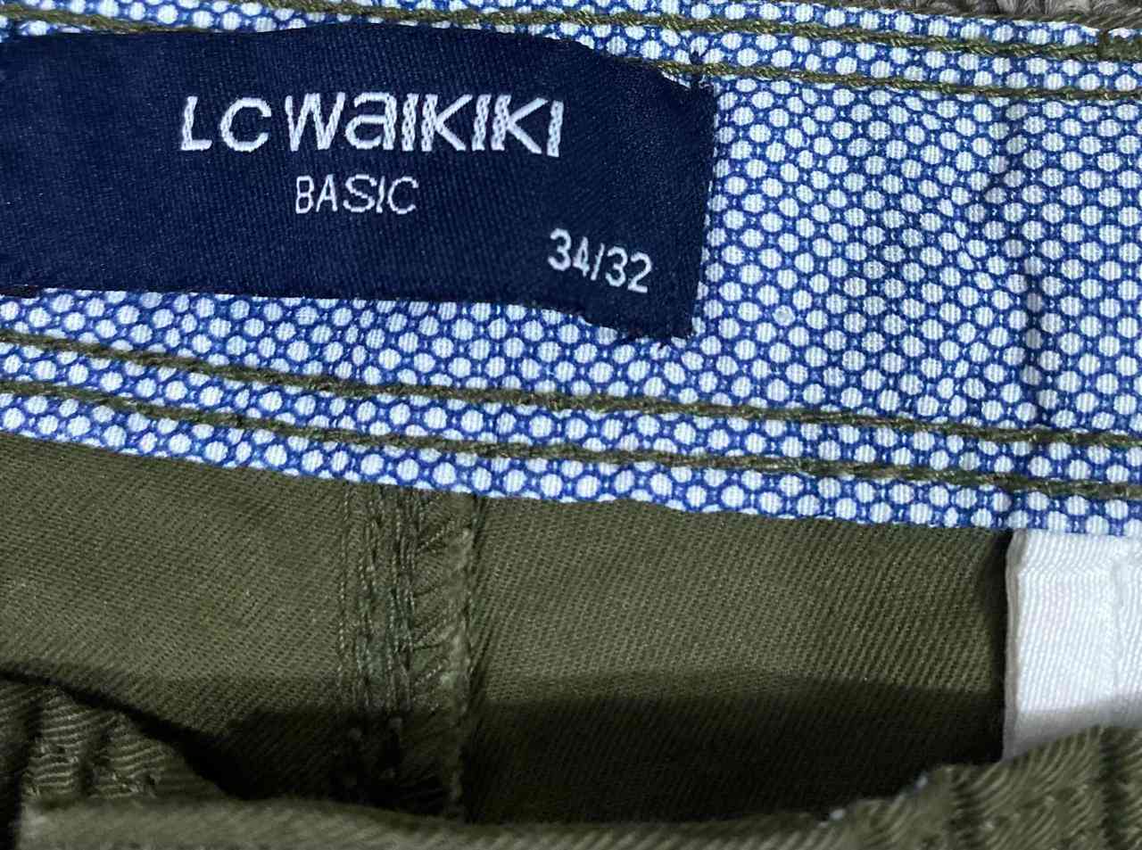 اصلي وكالة جديد 

بنطلون تشينو كاجوال (Chino Pants) 

​البراند: إل سي وايكيكي (LC Waikiki) - خط الإنتاج الأساسي (BASIC).

​القصّة (Fit): قصة ضيقة (Dar Kalıp / Slim Fit) ومصنوع من خامة مرنة (Stretch / Esnek) لتوفير الراحة

​اللون: زيتي / خاكي (Khaki / CRR).

​القياس: 34

​الطول: 105 سم 

عرض الحجل 19 سم 
​
السعر 25 الف مع التوصيل


**إذا كنت صاحب هذا الإعلان وتريد حذفه لأي سبب، رجاءا أرسل رسالة إلى الدعم الفني**