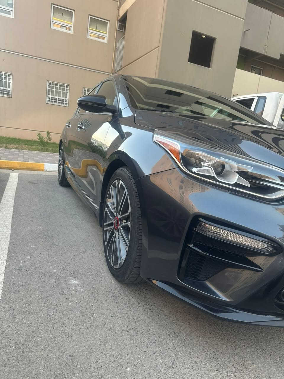 سلام عليكم سياره البيع فورتي 2021
كل تفاصيل ع واتساب السياره بعدهه بحاله الوكاله ماشيه 20 الف 

مكان سياره بغداد بسمايه سعر 153 ورقه 

***********
