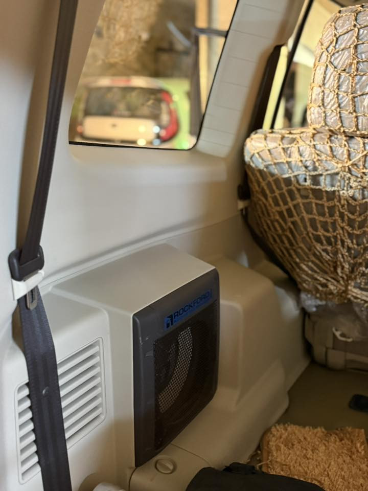 السلام عليكم للبيع باجيرو 2015 بلاس حبتور فو مواصفات  زيرو زيرو زيرو ماشيه 16 الف حقيقي استخدام بيت بعدها فابلون الشركه عليها والكشنات بعدها ب الايلون مال شركه مكفوله من جكه الدنبوس كفاله عامه من الدعاميه للدعاميه رقم بغداد بسمي تحويل ثاني يوم السعر 270 وبيها مجال للاستفسار ***********
