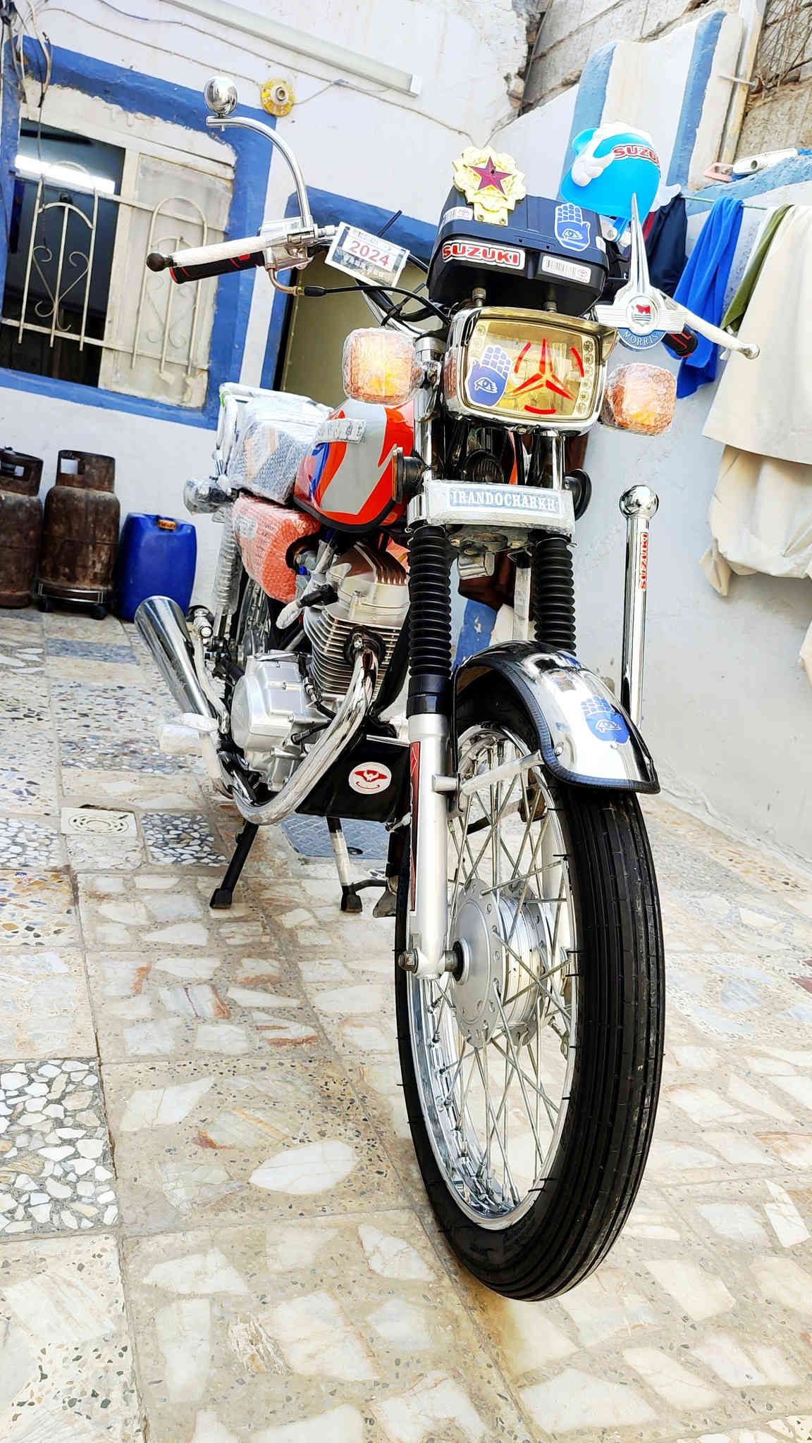 سلام عليكم دراجه ارشا موديل 2023 لون برتقالي صالنصه ام صوت فقط بستم ولباقي مكفول دراجه جديده سعر 875 اوراق اصولي وكيله العارضي مكاني نجف رقم ***********
