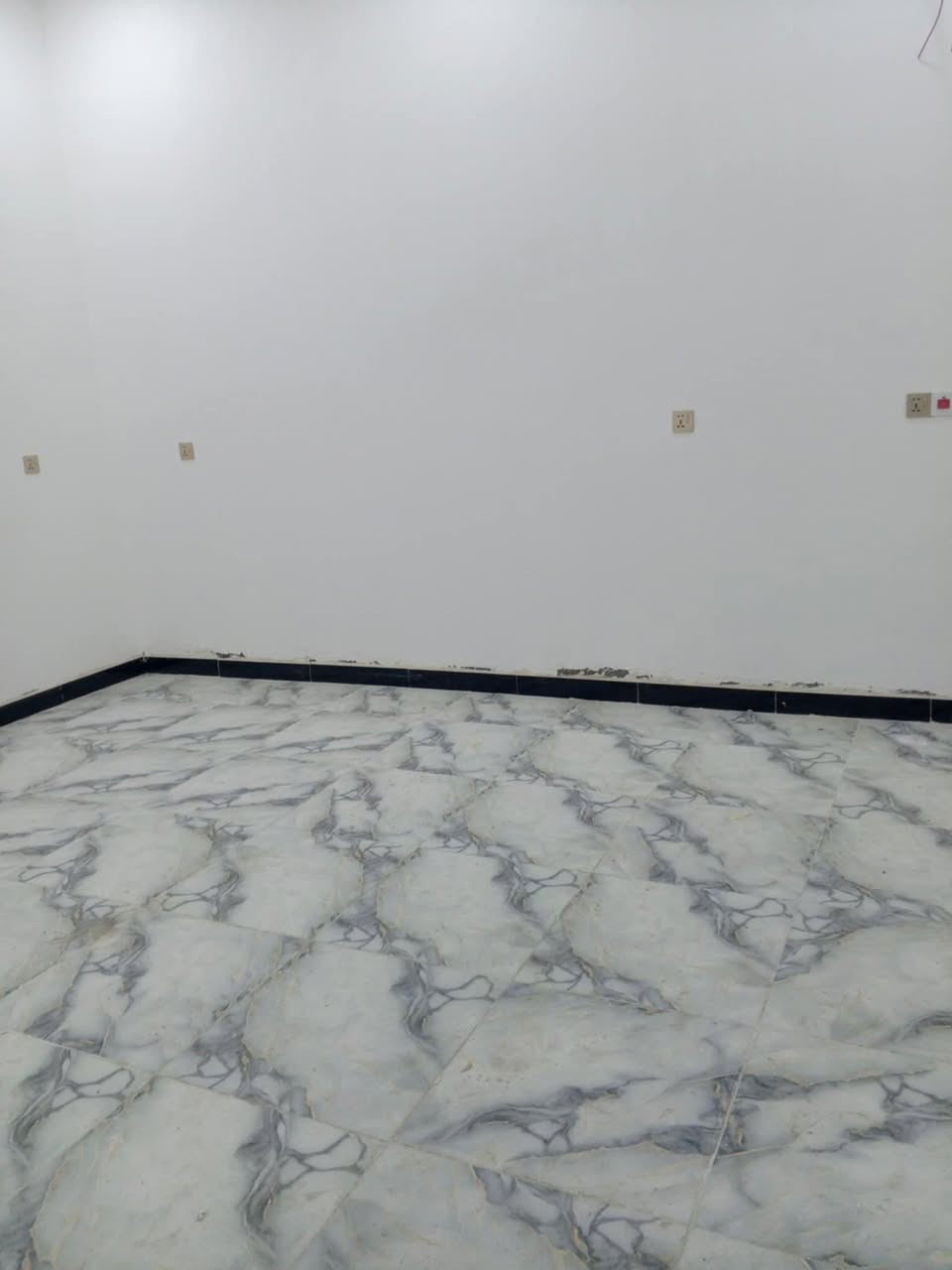 بيت زراعي في السديناويه 100متر
الشارع 10 متر قريب عله الشارع العام 
البناء درجه اولى للاستفسار الاتصال 

***********📞
