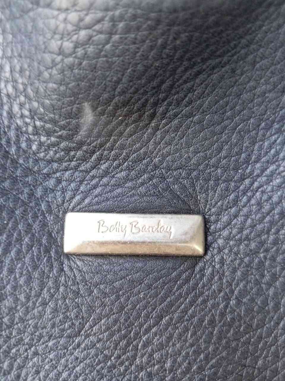 M. Bethy berlay


**إذا كنت صاحب هذا الإعلان وتريد حذفه لأي سبب، رجاءا أرسل رسالة إلى الدعم الفني**