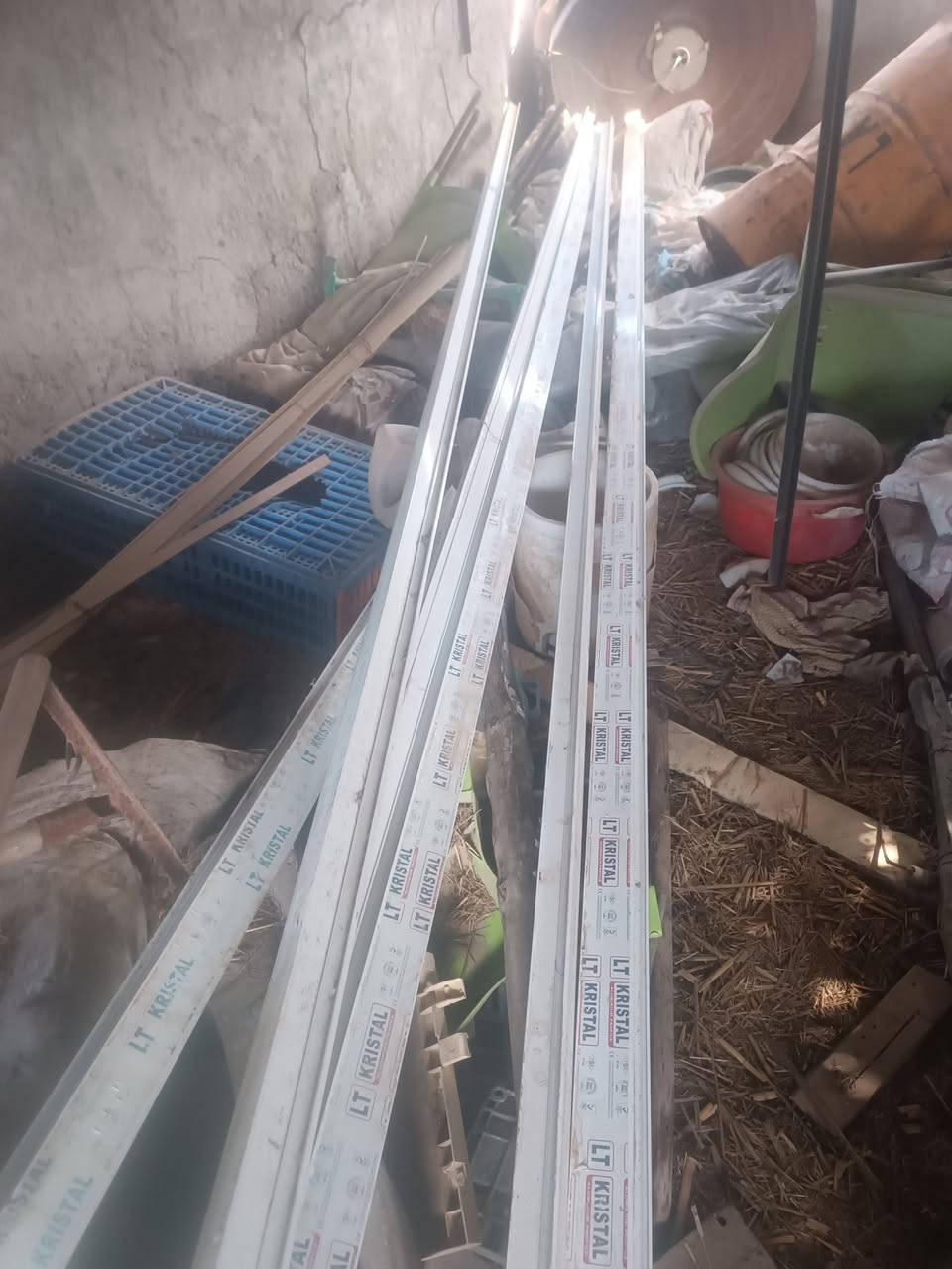 السلام عليكم الالمنيوم البيع جديد ستندر طول وحده 6 مترر عدي 7 قطع ***********
