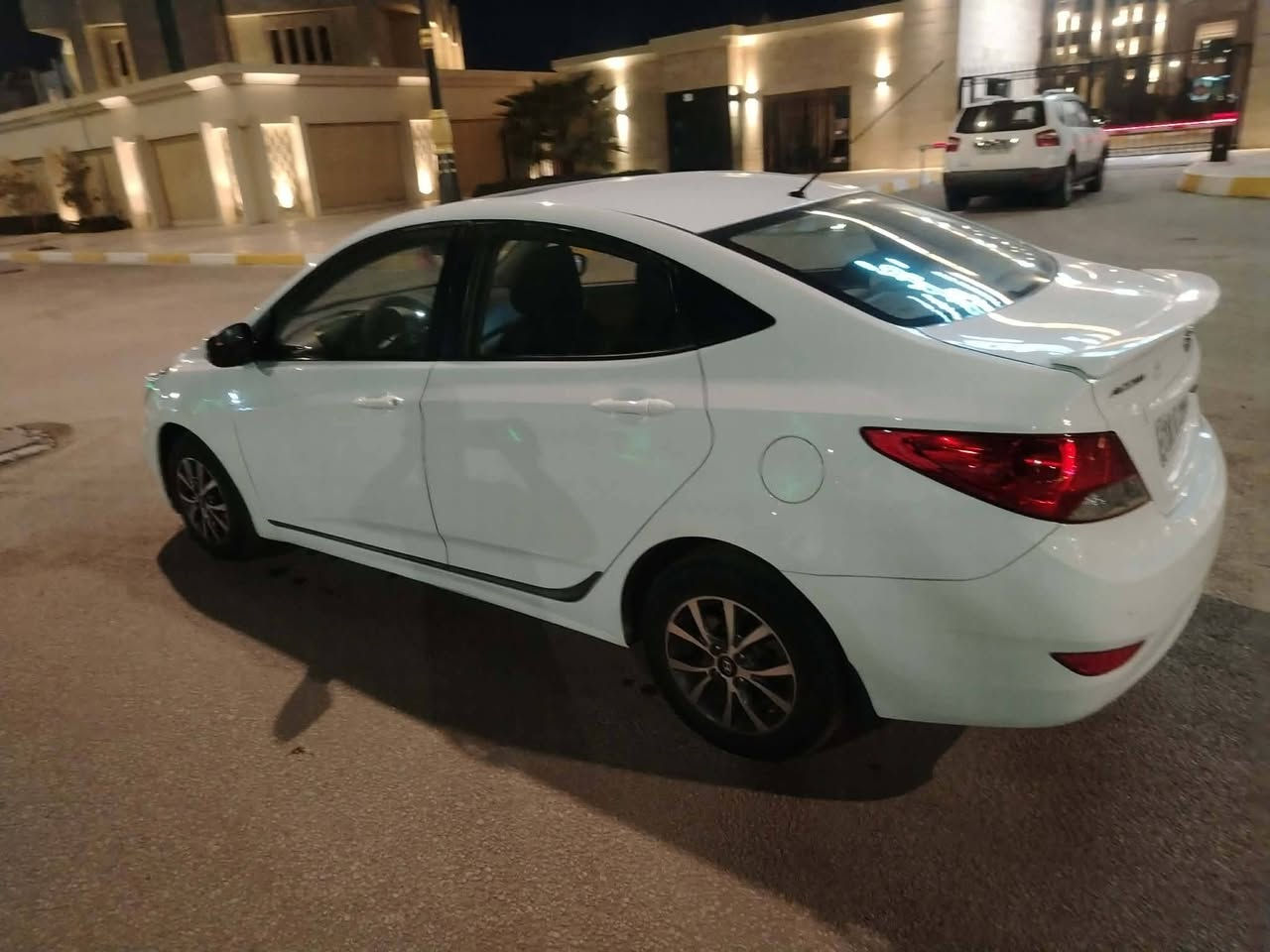 سلام عليكم سياره نوع اكسنت خليجي موديل 2014فول فتحه شاشه كامره حساسات امامي خلفي تحكم ستيرن جهتين شاير مري مري شفط منضومه كشاف زنون كفاله كير مكينه حداديه تخم تاير تبريد كفاله من ضربه او تبديل او صبغ مكينه حجم 1600العنوان كربلاء السعر 98 بيها مجال بيع فقط. ***********
