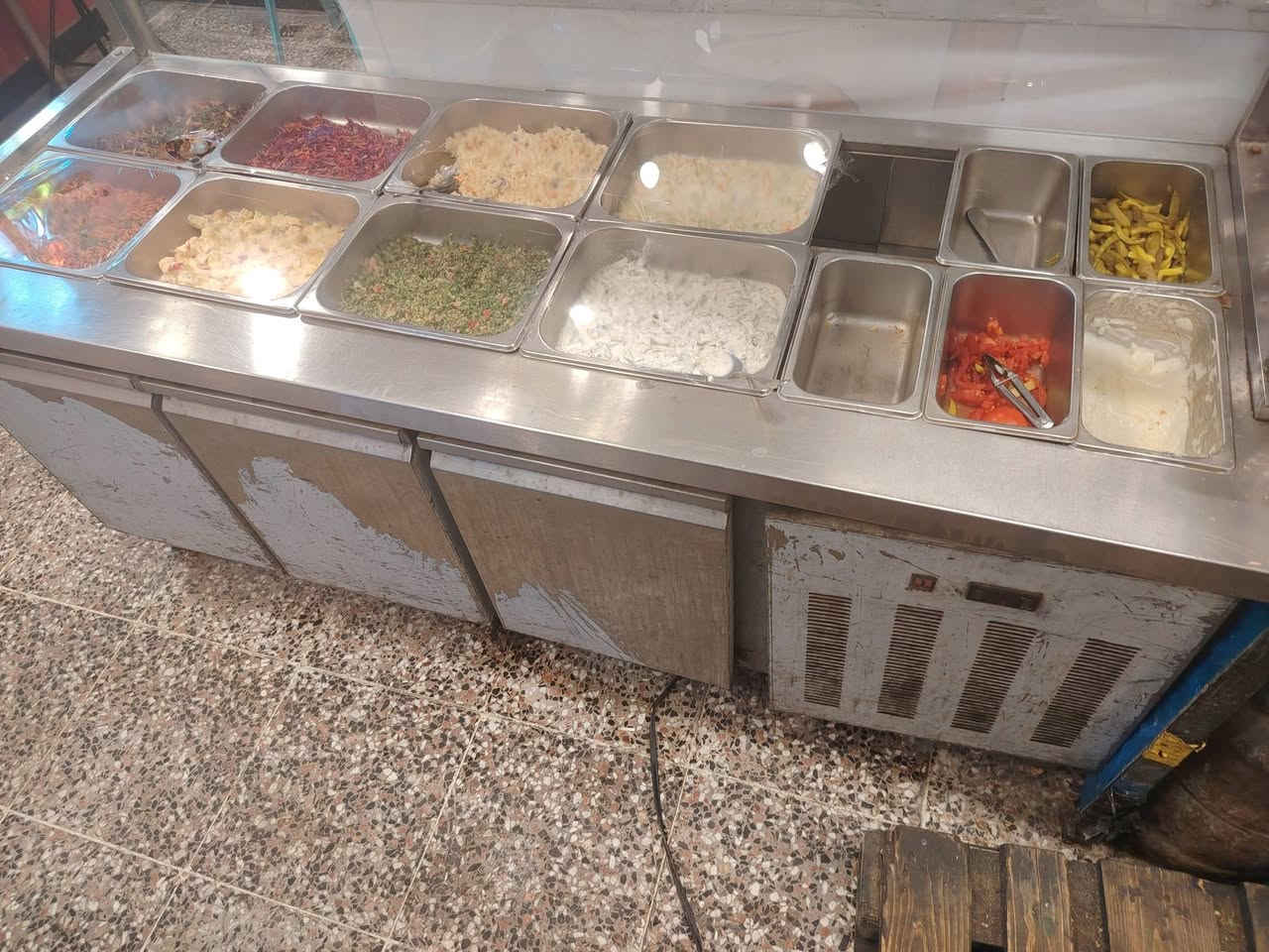 للبيع او مراوس عارضه مقبلات إيطاليا شباب هايه الحجم الكبير اكو يستعملوهه للفنادق مال اوبن بوفيه واكو بالمطاعم يستعملوهه كلش قويه وعمليه للآستفسار خاص او اتصال ***********
