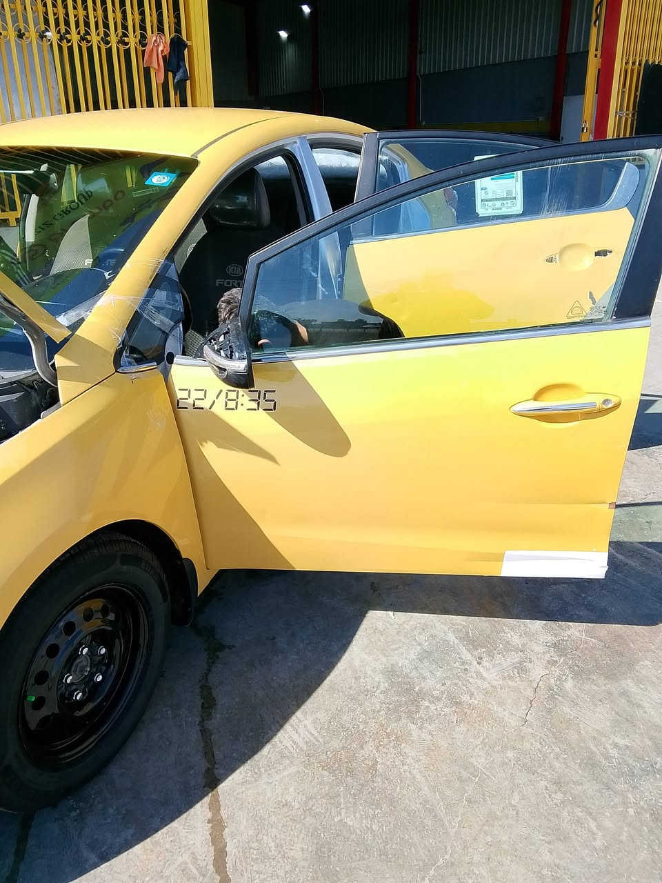 سلام عليكم فورتي 2014 واردأمريكي رقم بغداد سعر 100 ورقه وبيه مجال الطيبين سيارة نقص بس ابطاين امامي زوج ماصدات امامي زوج تريد جلي تريد تبديل محرك  جي جي اي سيارة جاهزه تحويل ***********
