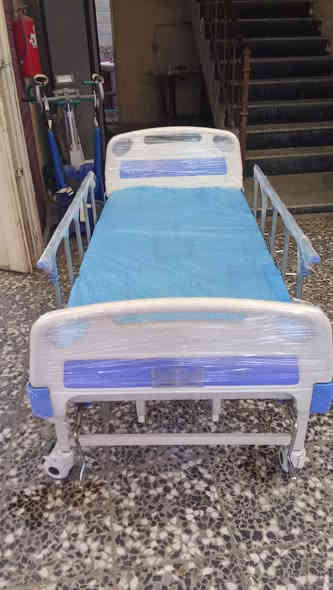 سرير ميكانيكي خمس حركات مستخدم قليل السعر 250 رقم الواتساب
‏‪0771 578 6938‬‏
