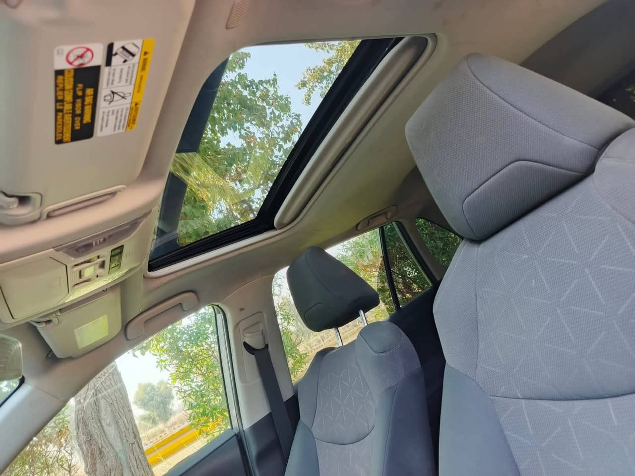 السلام عليكم 
للبيع تويوتا Rav4 هايبرد موديل 2024 رقم بغداد ماشية 34 مواصفات فول xle توقف ذاتي رادار نقطة عمياء تحديد مسار اشاير بالمري وضعيات قيادة فتحة سقف كشنات تدفئة مقود تدفئة حادث موضح بالسونار فقط بارد بالجاملغ عكس السائق السعر 250 للأستفسار الاتصال ***********
