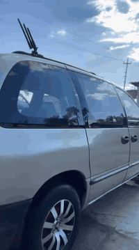 دوج كرفان موديل 2000لون أخضر فستقي بسمي مكينه وكير كفاله كهربائيات كله شغاله مكينه مال موديل 2007 حداديه زينه تخم تاير نقص بس تبريد مصبوغه عام بدون ضربه السعر 58  وبيه مجال
***********
