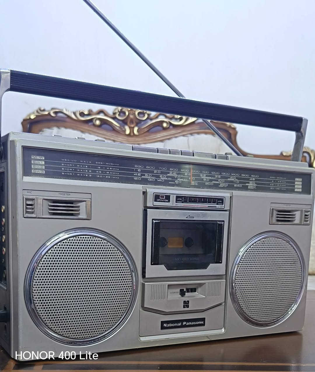 مسجل وراديو ناشيونال ياباني نضيف كلش بدون أف أم شغال وعلى الفحص نقص القبق الخلفي واكو دكمة تشكل موضح بالصور مااعرف مال شنو السعر ٦٥ وبي مجال المكان البياع للاستفسار خاص


**إذا كنت صاحب هذا الإعلان وتريد حذفه لأي سبب، رجاءا أرسل رسالة إلى الدعم الفني**