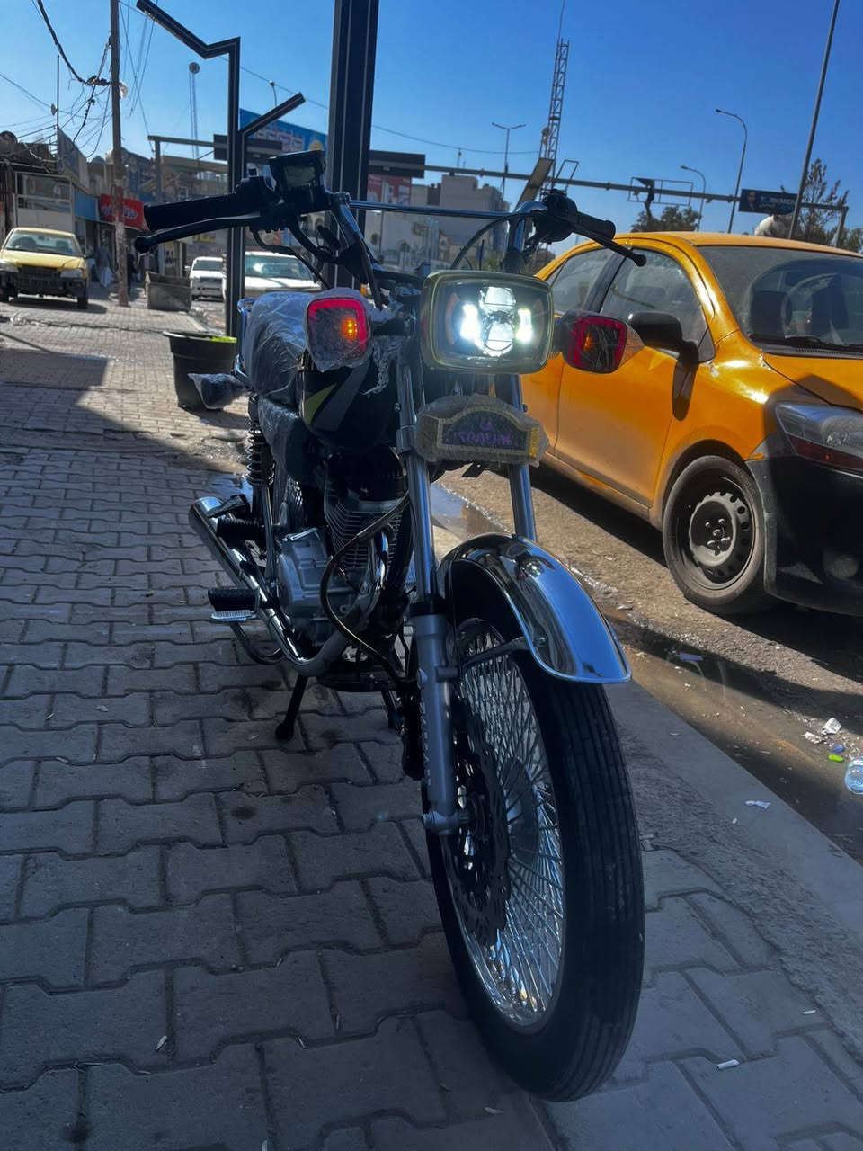 السلام عليكم ماطور موديل 25 سوريك محرك ما مفتوح لايتات كهربائيات شغاله كامل مكمل ملفي صوت كاتم رايده 700 وبي مجال واللي يحب يتصل هذا الرقم ويجي خاص ***********
