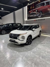 ميتسوبيشي اوتلاندر • ٢٠٢٥ • ٧ راكب جلد