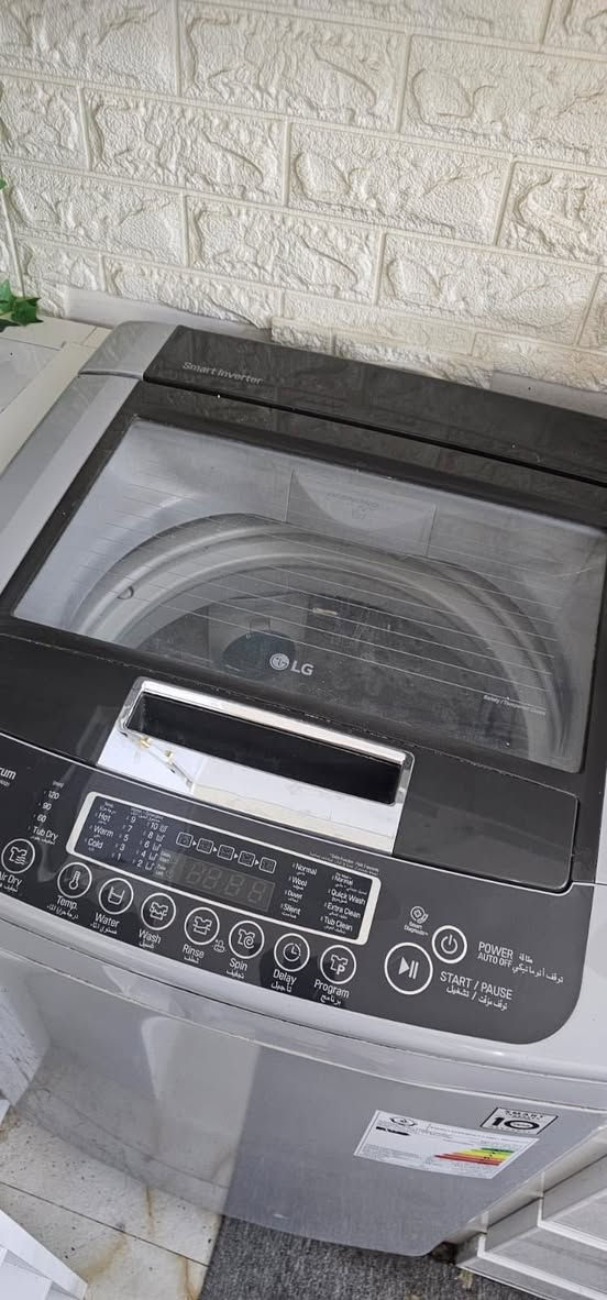 عندي هذه الغسالة مال ملابس ال جي او تماتيك جديدة ومابيها عطل حجمها ثمانية كيلو عنواني اسكان صناعي الي يريدها ***********
