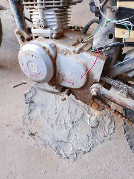 السلام عليكم توالي موطور للبيع بي ضو و محرك وتايرتين ويمشي ويشتغل الصبح وهندرو خارط السعر 115 وبي مجال رقم صاحب الحلال ***********
