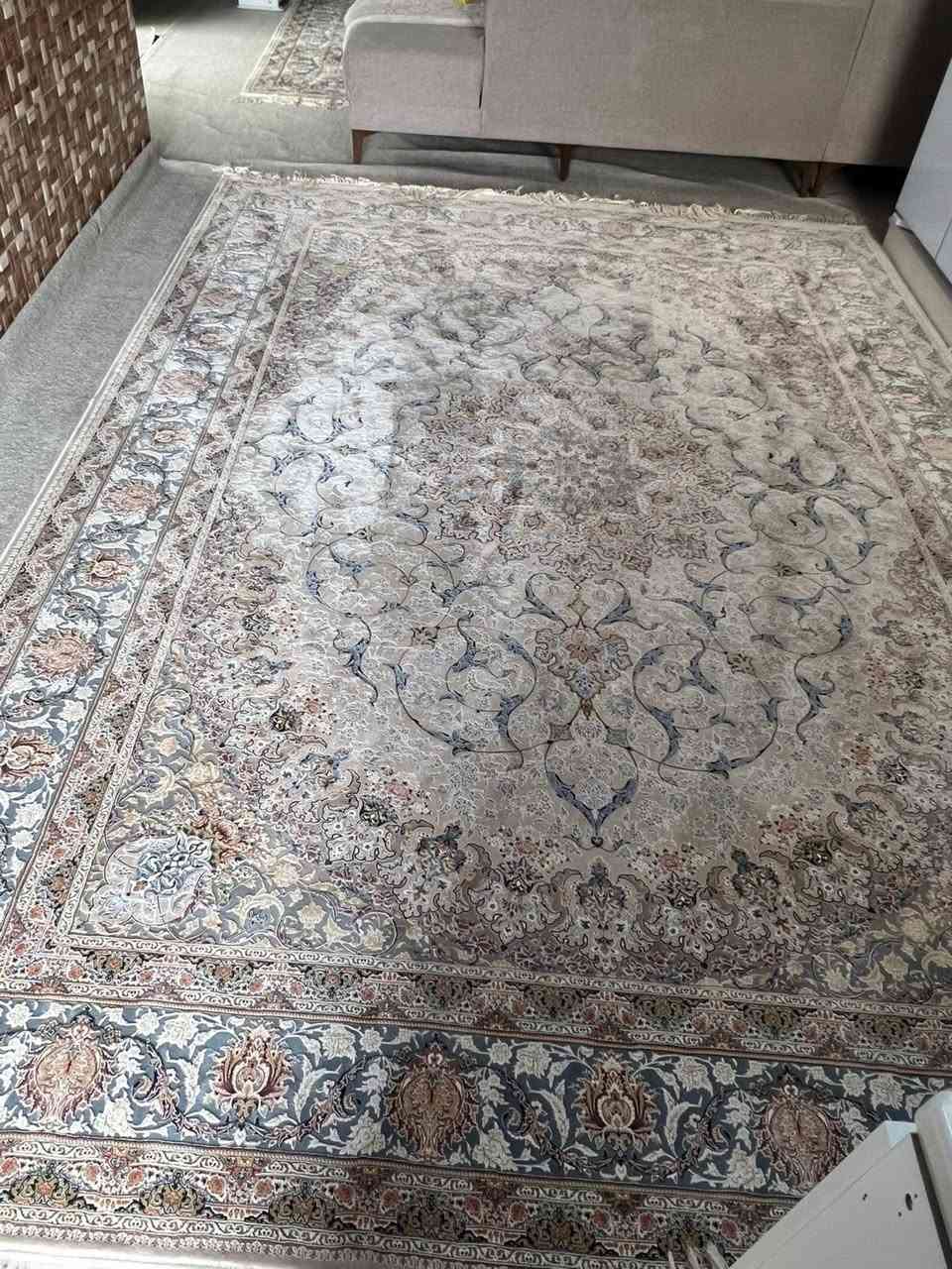 دوو دانە فەرشی ۱۲٠٠ شانەی بێ عەیب ئەصڵ بۆ فرۆشتن لە سلێمانی هەردووکی هەمان نەخشن  قیاسی ۲ و نیوو بە ۳ و نیوو  
ژمارەی خاوەنی 

0772 850 2482
