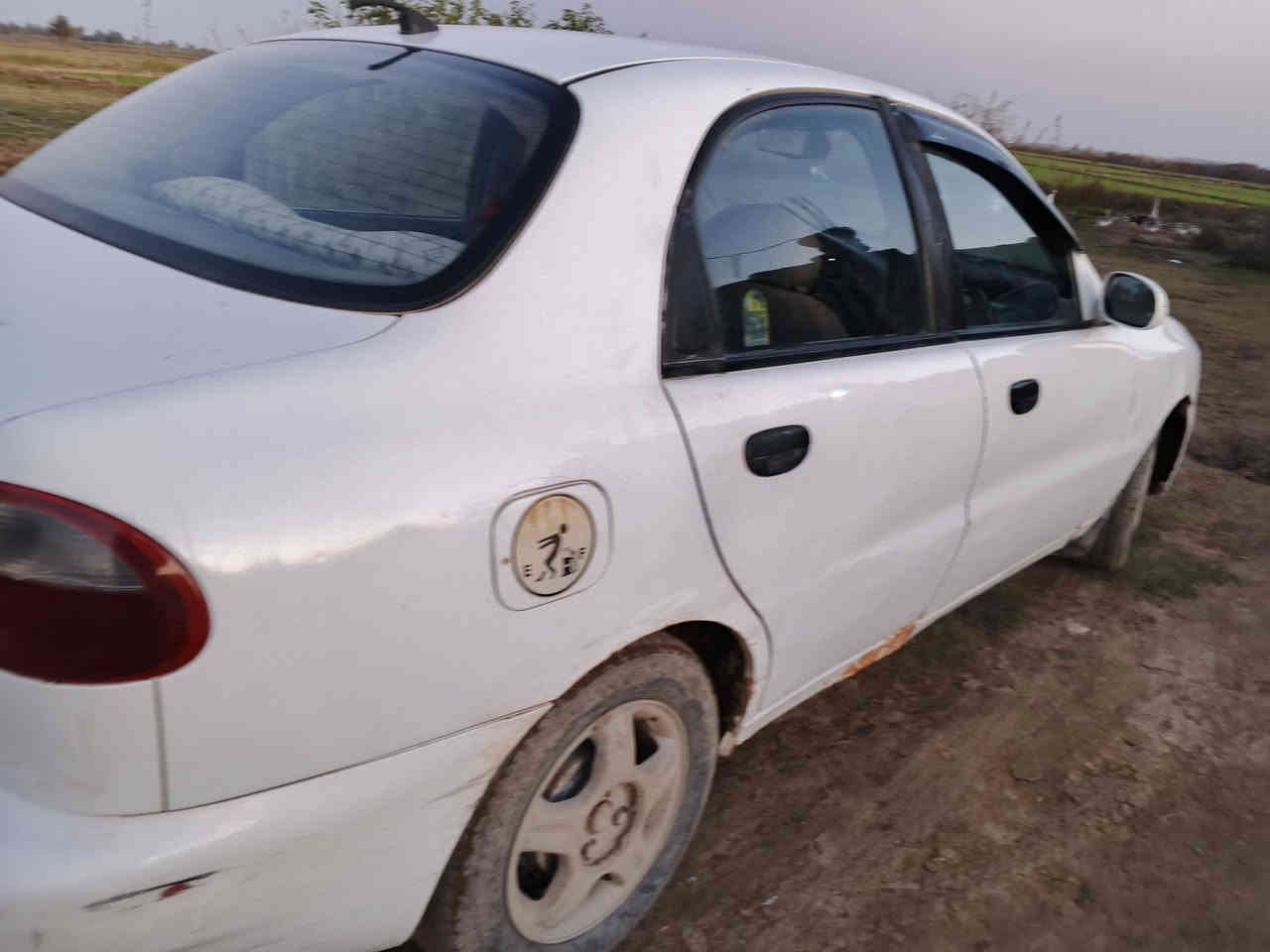 السلام عليكم للبيع دايو لانوس 
موديل 1998 سنويه لنهايه 2027   مكينه  1600 كير عادي مكينه وكير مكفولات شرط  لاتنقيص ولاتبخير  تايرات صار شهر من شديتهن كهربائية كلها شغاله رقم بغداد رقم مميز.     . شاشه لمس  كامره خلفيه تشتغل ويه البك 
سعر 28  نقص مشط استيرن فقط. تريد تحويل تريد وكاله 
للاستفسار *********** مكانها واسط الزبيديه
