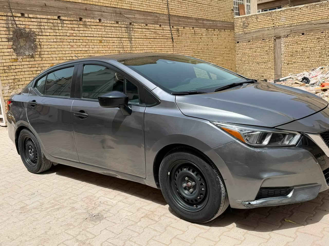نيسان فيرسا 21 بيها 4 قطع بدون ايرباك بدون شاصي  بدون لغد كفاله ماشيه 36 الف ميل سياره جاهزه ربع متصرف تحويل ثاني يوم بغداد 105$ وبيها مجال بسيط حك الجيه *********** بغداد الاعضميه
