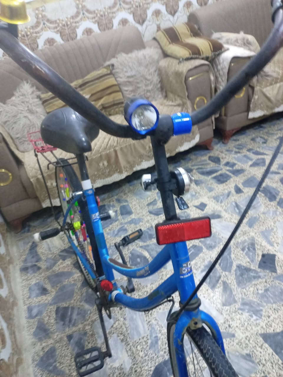 بايسكل للبيع حجم ٢٦ نوعة بناتي الون ازرك باسكل نضافة 70 /100 كلشي مابي نضيف بس مزلخ شكم زلخ والباسكل يعلك وبريكة بل مكان وتأخذة هو وخراضة واغراضة الكلوب الخلفي موجود ويجي ويا هداية السعر 80 وبي مجال للطيبين المكان بغداد الطالبية قرب مسبح الصفاء حي البيضاء 🚫🚫 رجائن المايشتري لا يكسر بل سعر


**إذا كنت صاحب هذا الإعلان وتريد حذفه لأي سبب، رجاءا أرسل رسالة إلى الدعم الفني**