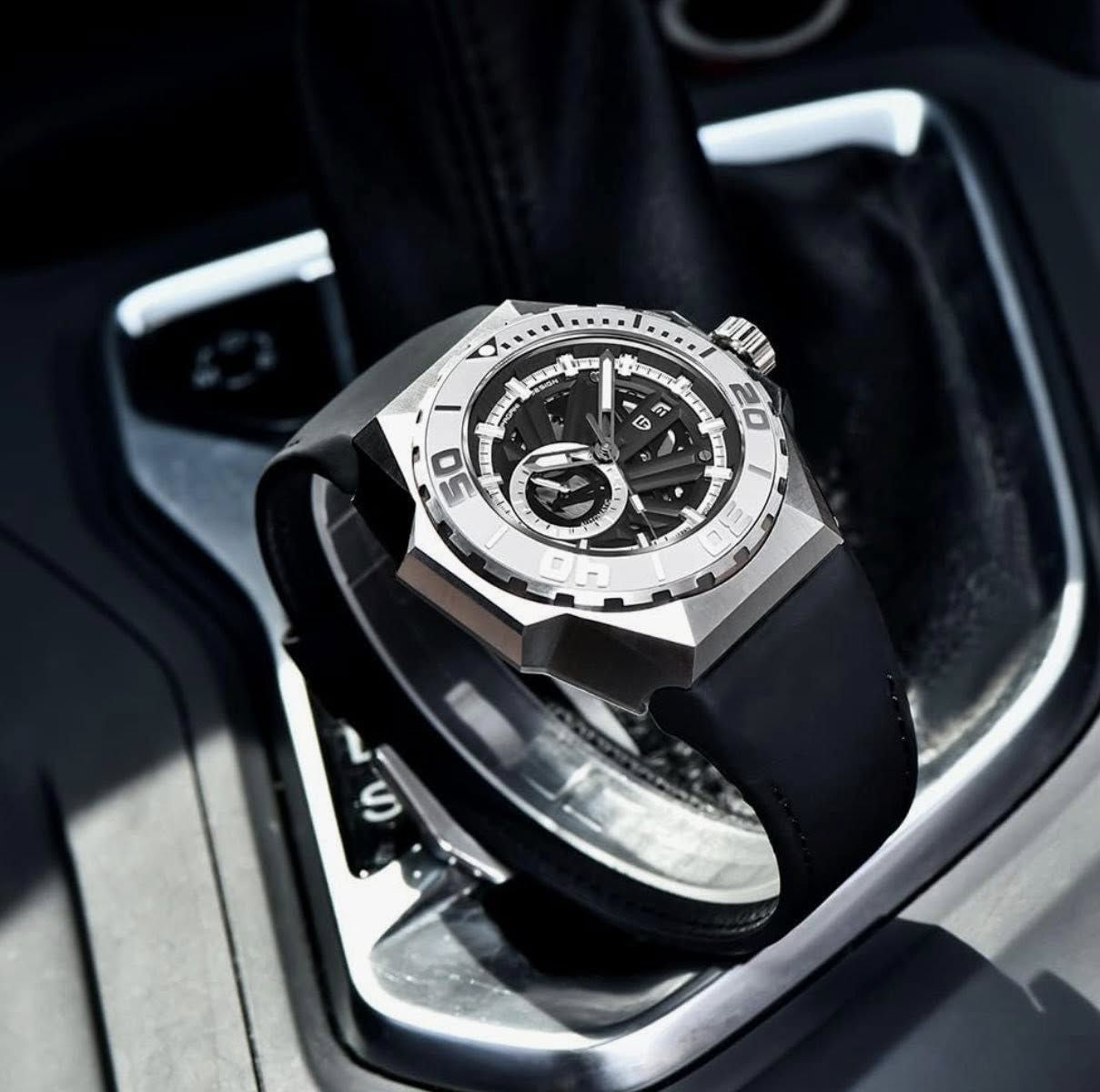 السلام عليكم 
ساعه مستخدمه كلش قليل 
سعرها بتطبيق امزون 255 ألف 
للاستفسار 
واتساب *********** 
موجود توصيل
