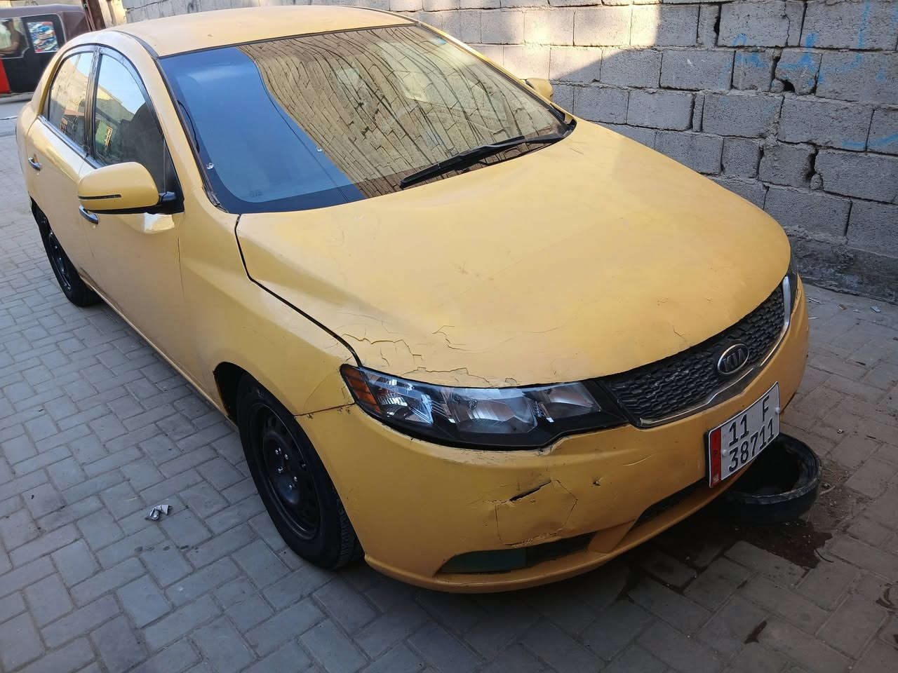 هاي سيارة للبيع كية فورتي وارد أمريكي حادثهه جامرلغ امامي ايمن فقط او بلعراق بابين ليمنة 
بدون دواخل مكينه وكير وحدادية نضيفات 
حدادية وتايرات فوك لنص عمر تبريدهة لبارحة انزرف اراديتر مال لتبريد رقم بغداد انكليزي بسمي اسيارة موجودة ابغداد لمعامل لعماري 
بيع ومراوس حسب لقناعة سعرهة 70 وبيهة مجال قليل 
*********** احمد لمياحي 
***********
