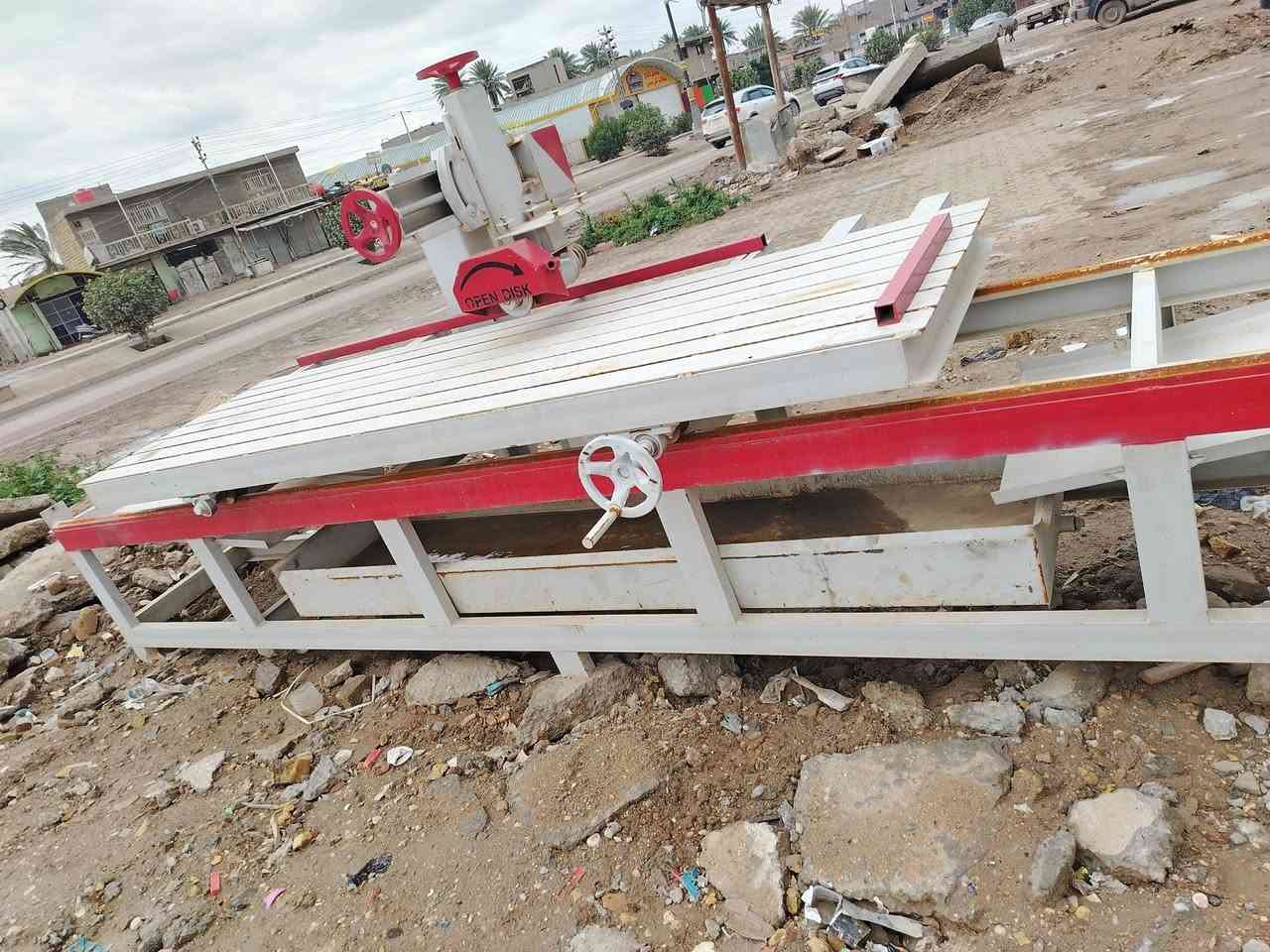 سلام عليكم قاطعات كوارتز جديد   طول العربانه ٣متر تقطع عدل او زاويه ٤٥ الاستفسار ***********
