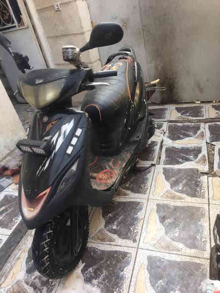 السلام عليكم دراجه ماكس ثعلب سرعه ١٤٠للبيع الدراجه نضيفه حيل كفرات ابلادمختمه مكينه ابلادلانضوح ولاتنقيص ولاتبخير شغاله سلف وهندر بكل وكت كهربائياته شغاله السعر٣٠٠الرقم *********** المكان حي الجهاد
