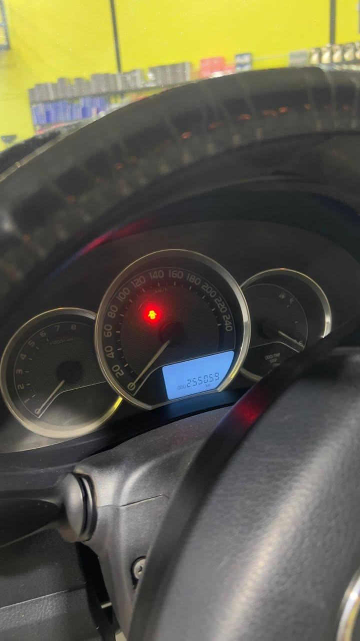 كورلا خليجي موديل 2015
رقم شمالي مميز / اربيل 
السيارة باسمي شرط التحويل 
 الصور ادناه حالياً 

----------------المواصفات
محرك 4 سلندر سعة 2.0 لتر بقوة 143 حصان
نظام Dual VVT-i :
 يعمل النظام على زيادة عزم المحرك وتقليل استهلاك الوقود
نظام eco في دوسة البانزين يعمل تلقائي
كير اوتماتيك نوع ATF WS
 يدوي 6 سرعات أو أوتوماتيكي 4 سرعات
اطار قياس 15 
ويل كب عدد 5 ( 4 + 1 سبير )
مكيف هواء تدفئه / تبريد
التشغيل ( سويج )
وسائد هوائية أمامية للسائق والراكب
ايرباك سليم / بلاد
مكابح مانعة للانزلاق ABS مع مساعد للكبح ونظام توزيع المكابح الإلكتروني
شبك أمامي أسود اللون مع تطعيم كروم في الامام والخلف
أضواء أمامية هالوجين
اضواء ضباب ( كشافات ضباب )
مرايا خارجية كهربائية 
اشاير بالمرايا
زجاج كهربائي
فرش قماشي للمقاعد ( مخمل فاخر )
راديو مع مشغل اسطوانات ومنفذ USB و منفذ لأجهزة AUX 
جناح بلاد
تحكمات ستيرن
تحكم في المقاعد يدوي
جنطة سعة اكثر 450 لتر
سماعات عدد 6
 
-------------
ماشيه 255 الف 
-------------
السعر 135 
-------------
***********
ابو طارق
-----------
الضرر : 
بارد قطعة بالجاملغ ولباب جهة الراكب
 صبغ فوق الباب الخلفي جهة السايق
 وصبغ بخشم البنيد قطعة صغيرة
 وصبغ بدوسة ( فعصه صغيرة ) جهة الراكب الامامي
--------------
ملاحظة : الافضل تجي تفحص وين ما تريد
