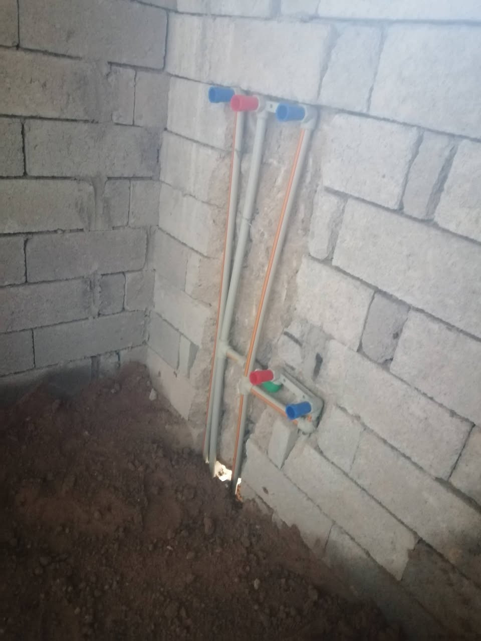 يوجد كادر عمل سباكى تاسيس بيوت مي مجاري كهربا ***********
