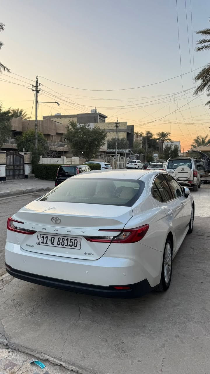 تويوتا كامري هايبرد 2025 خليجي وكالة عبد اللطيف جميل ياباني 
حجم المحرك 2.5 هايبرد
ماشية 46 الف كيلو
مكفولة من الصبغ و التبديل و البارد 
المواصفات
حساسات امامية و خلفية
كاميرا خلفية 
فتحة سقف 
المرايا الجانبية طي اوتر 
اشارة بالمرايا الجانبية
لد نهاري امامي 
بصمة تشغيل و ابواب 
حركة كرسي السائق كهرباء 
ثلاث وضعيات قيادة
شاشة تدعم خاصية ابل كار بلي
شحن لاسلكي 
منافذ طاقة تايب سي امامي خلفي
قطعتين تبريد 
اوتو هولد 
سايد بريك بصمة 
بردة خلفية كهربائية
ويل كب مع حساس ضغط الاطار  عدد 5
المراة الوسطية تعتيم ذاتي
السعر 249 $ ورقة 
مكان السيارة بغداد 
للاستفسار  ***********
