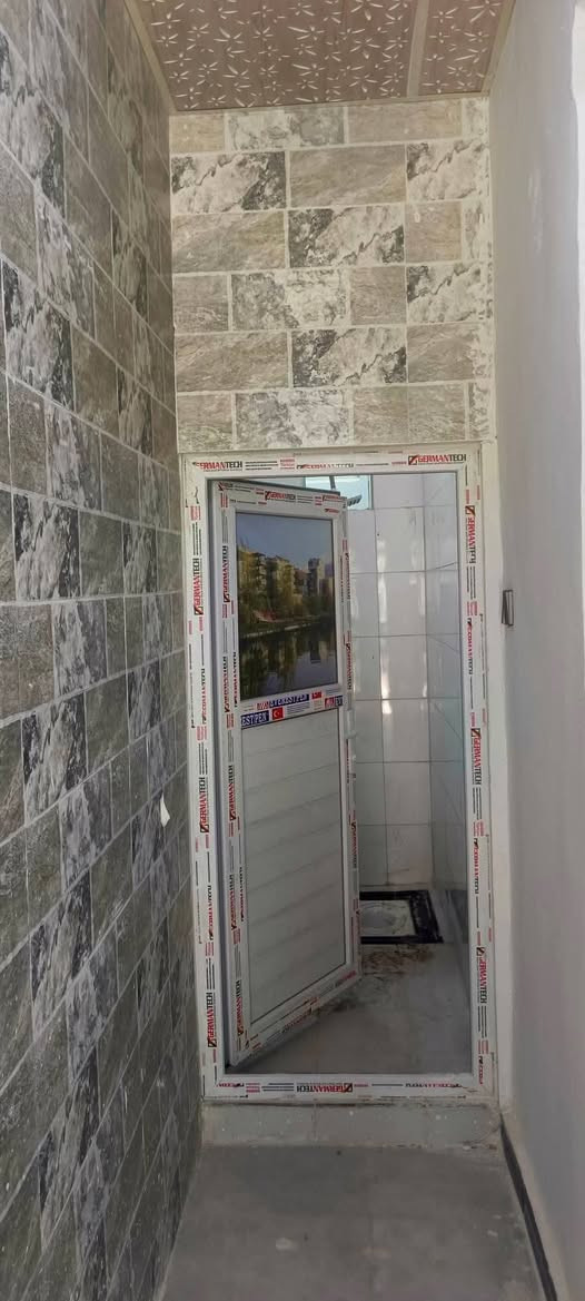 سلام عليكم بيت البيع مساحه 50  طابقين بيت موقع مميز بل قوس حي وفاء هنديه بصف شارع 100  يحتوي عل 3 غرف نوم مطبخ صاله ستقبال خرطه ماله كلش حلوه ملاحضه تريد تشتري وترهنه عندي رهان ب 25 مليون ينقصن من فلوس سعر الكلي بيت 74 وبي مجال اللاستفسار مكتب بركات ام بنين ***********
