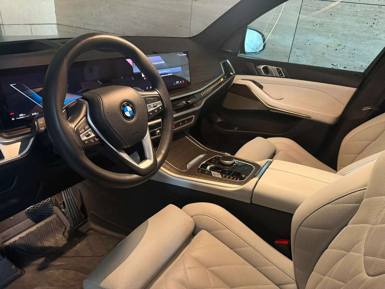 للبيع مو للمراوس Bmw X5 40i xdrive 2024 دفع رباعي
Driver assistance professional-كامرا طريق بالداشبورد 
idrive 8.5 اخر تحديث
**ماشية 15 الف ميل،اللون اسود ميتالك ،داخل ابيض 
*تغليف ppf فرنسي براند hexis ب ٢٥٠٠$ مو تجاري
حادث بسيط دعامية و خشم البنيد  بدون شاصي ولا لغد الباج والجاملغ ما واصل ضربة ولا متحرك
صفر مسج اخت الزيرو الداخل والكشنات جديد بدون اثر استخدام وكشر السيارة جديد لاشخوط ولا رصعات ماتبين وارد امريكا ،الميكانيك والكهرباء والحدادية بلادي،السيارة بدون نقص وما تحتاج مصرف

🔴تفاصيل الضرر والتصليح : البرمجة والتركيب عند منتظر اوتو شغل بلادي و اونلاين مو تلزيك 

*دعامية امامية M كامله وملحقاتها ولايتات ورادارات وشباك
تم الاستبدال بقطع اصليه تيست درايف مو صيني والشباك جديد اصلي مو كوبي 

*ايرباك دركة +ركبة سايق + بردات + حزام سايق
تم استبدالهم كلهم ب ايرباكات بلادي تيست درايف(مو مقاومات) وتصفير الكراش يعني رجعت وكالة بالحادث لاسمح الله تطك
وحزام امان السايق تم استبداله كامل جديد  (مو فتح قفل و مقاومة ) وكفر التكم والسقف بحالة ممتازة مامبين بيه كسر او طاك ايرباك
—باقي الايرباكات والاحزمة كلها سليمة

*صبغ وتعديل خشم البنيد فقط مو كله والباقي رش كلير حتى يضيع الفاصل بين الصبغ والبلادي ومامبين بيه ضرر او صبغ 
———-
مكان السيارة بغداد الكرادة 
السعر 53000$ 
السيارة مدفوع كمرك وضريبة كامل مو مثل الشمالي يدخلوها هايبرد فتصير ارخص
صور الحادث والسونار مرفقة (جهة اليسار طالع بيه خدش بالجاملغ مثل ضربة موس رفيع طول ٢ سم سطحي بالكلير وتكحل كارت مايبين ،وبالصندوك مأشر صار بالنقل تكحل كارت فقط لاغير)
للتواصل واتساب فقط ***********
