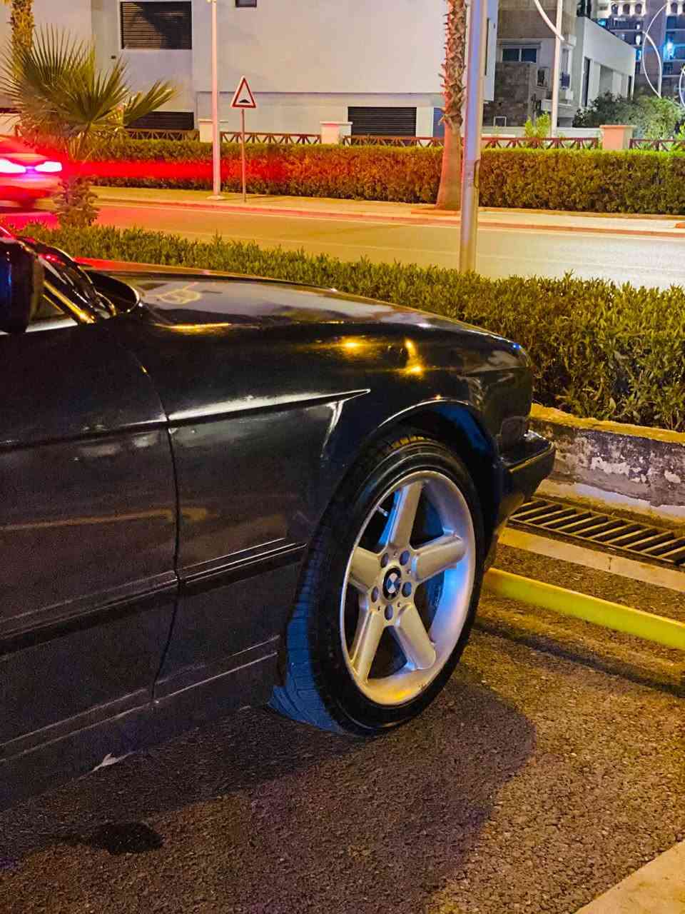 بئم BMW
لؤ فرؤشتن مؤديل ١٩٩١ مه كينه ٥٢٠ي كئر عادي ته بريد سارد گه رم ته بريدي ساردي به شه رت له سه ر سلؤري ويل حه سيره جوار تايه ي نويه راديتي و بانكه ي نويم لؤ به ستيه وه ئه وي رؤژي باتري نويم لؤي كريوه ته قه و ره قه ي به شه رت مانيك ده بي بئشم تونت كرديته وه ليدان به س جامرخي لاي سه كن هه يتي مواسافات دوو جام كاراباي abcه ره نك جه مه تؤيه بناوي خؤمانه سه نه وي دا ٢٠٢٩نويه بي كيشه بناو كردن به شه رت سعريشي ٥٠وه ره قه و معماله ١٧٠هه زاريش غرامه ي له سه ره ره قه م دلفؤن *********** أربيل, العراق
