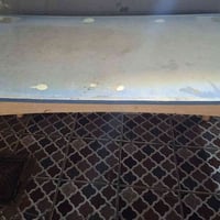 طاولة خشب • مستعملة