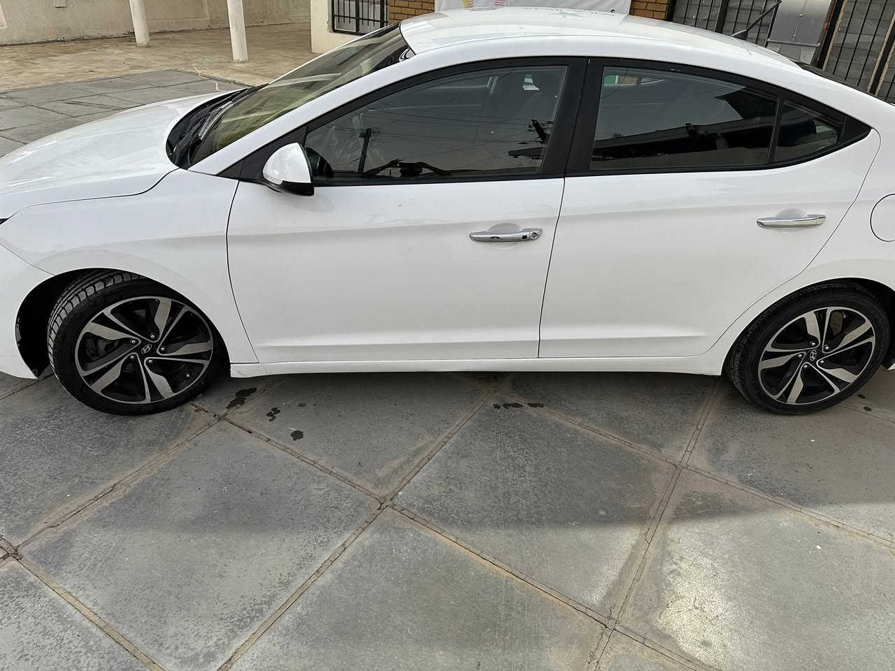 السلام عليكم 
للبيع الانترا 2019 وارد كندي مكفولة دواخل وشاصي 
حادث خفيف جداً موضح بالصور 
سونار موجود 
محرك 2000 دوش مكفول 
كير AT مكفول 
كشنات أمامية تدفئة 
تخم تاير 16 وويل  قبل أسبوع شدتيتهن 
السيارة خير من الله مناقصها شي 
رقم بغداد الدولي بسمي 
هزة جديدة 

مكاني بغداد الغزالية 
السعر 138

للأستفسار الاتصال ***********
