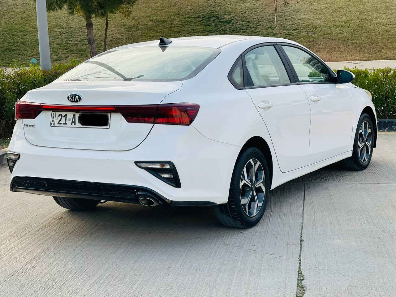 ( بسم الله الرحمن الرحيم )
KIA Forte Lxs 2021
لبيع كيا فورتي موديل(2021)فئه Lxs وارد  أمريكي بدون صيغ  رقم سليمانيه السنويه والرقم جديده الغايه 2028 والتحويل نفس اليوم صورة الحادث موجوده السياره جاهزه ومرتبه خير من الله والتحويل 
موصفاتها معروفه 
مكينه دوش 2000
ناقل حركه ذكي IVT
رادار تجنب من الاصطدام
ويل كروم 
تحديد المسار وانضمه القياده متعدد
فرانل مانع للانزلاق(ABC)
مصابيح (LED)
شاشه عرض كبير تدعم كار پلاي وتحكم ستيرن سرعه 
نظام القياده(عادي.رياضي.ذكي)
مكان السياره سليمانيه وهذا رقمي عليها واتساپ (***********) تگدر تعرف سعرها وتتواصل وياياوتدلل
