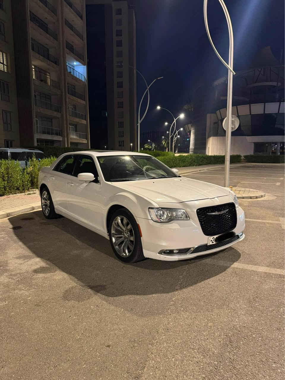 السلام عليكم 
اوباما 300 Limeted موديل 2016
 وارد كندي كفاله عامه السياره كلش جديده استخدام شخصي 
رقم شمالي دهوك 24 هسه صار اسبوع من جددت السنويه ل2031 
محرك 6 سلندر 3600 
فول مواصفات بانوراما فتحتين 
كشنات جلد  شاشه جبيره تدعم كار بلي 
تخم تاير جديد ويل 20 
كفاله من الصبغ والبارد والتبديل 
العنوان/ البصره 
للاستفسار *********** البصرة, العراق
