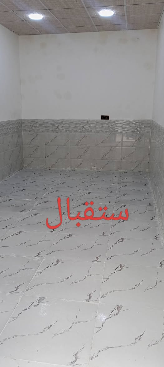 سلام عليكم الدار للبيع البراكيه شارع المعدل خلف جامع الخزاعل المساحة 100متر البناء طابوك يحتوي على غرفه وصاله ومطبخ وستقبال الخدمات ماء وكهرباء ومولده طابو زراعي قرار محكمة السعر خاص انا صاحب البيت ابو محمد الغزي  ***********
