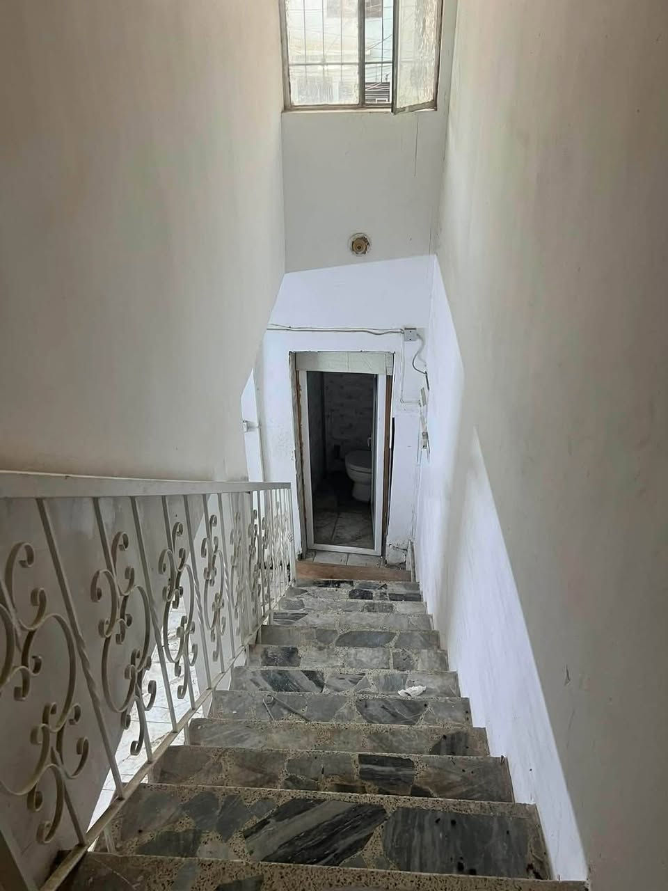 المنصور المهندسين خلف صاج الريف دار للايجار مساحته ١٠٠ متر يحتوى على كراج وصاله ومطبخ وخدمات  وعل ٣ نوم مكتب القمة الذهبي للاستثمار العقاري*********** للا يجار ٨٠٠ الف

