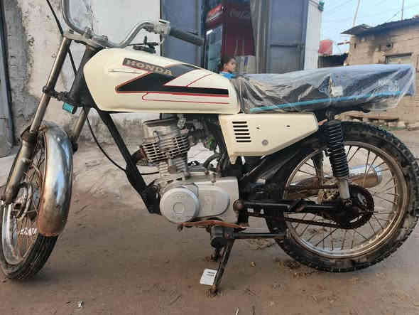 السلام عليكم دراجه للبيع سعر 350 بصره***********
