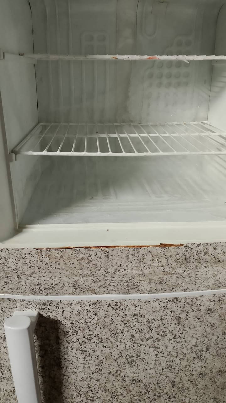 سلام عليكم ثلاجة شغالةالسعر 75بغداد دور الضباط قرب معامل الكاشي ***********
