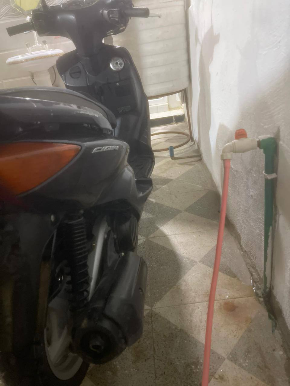 السلام عليكم دراجه سكنس ياباني لبيع دراجه حلوه كهرباء كله شغاله سلف هندر السعر 600بيه مجال قليل الاستفسار ***********
