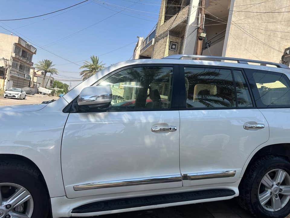 السلام عليكم لاندكروز موديل ٢٠١٣ 

نوع بريم فول مواصفات 
بدون صبغ فقط بارد في مناطق صغيرة
السيارة باسمي السنوية لغاية عام ٢٠٣١ هزة جديدة 
السونار مرفق بالصور 
محرك وگير بلادي مكفول صدر جديد تخم تاير 
السيارة ماشيه  ٢٠٧الف كم حقيقي 
السعر ٣٣٥ $ 
سياقتها عبالك زيرو من الشركة 
غير متواجد بالفيس 
الاتصال بالرقم
*********** 
بغداد الكرخ
