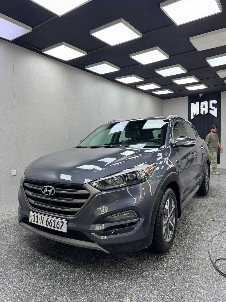 السلام عليكم
توسان 2017 وارد امريكي حادث موضح بالصور

مواصفات: 
بصمة ابواب + بصمة تشغيل 
كراسي كهرباء 
كراسي تدفئة 
صندوق كهرباء
نقطة عمياء 
رادارات 360درجة 
فور ويل 
وضعيات قيادة
نضام نزول منحدرات
محرك 1600 تيربو
لد نهاري 
لايت دبل عدسة 
اشاير بالمري

استفسار 📞 ‭0771 631 3141‬

السعر 127 وبيهة مجال

العنوان📍زيونة تقاطع ملعب الشعب خلف محطة وقود المثنى 

معرض الليث لتجارة السيارات
