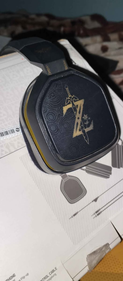 Astro A 10 
من النوادر نسخة ZELDA 
 جديد لوك كامل 100٪ 
مع كتيبات خاصة 
والكيبلات المميزة الخاصة بها Singapore


**إذا كنت صاحب هذا الإعلان وتريد حذفه لأي سبب، رجاءا أرسل رسالة إلى الدعم الفني**