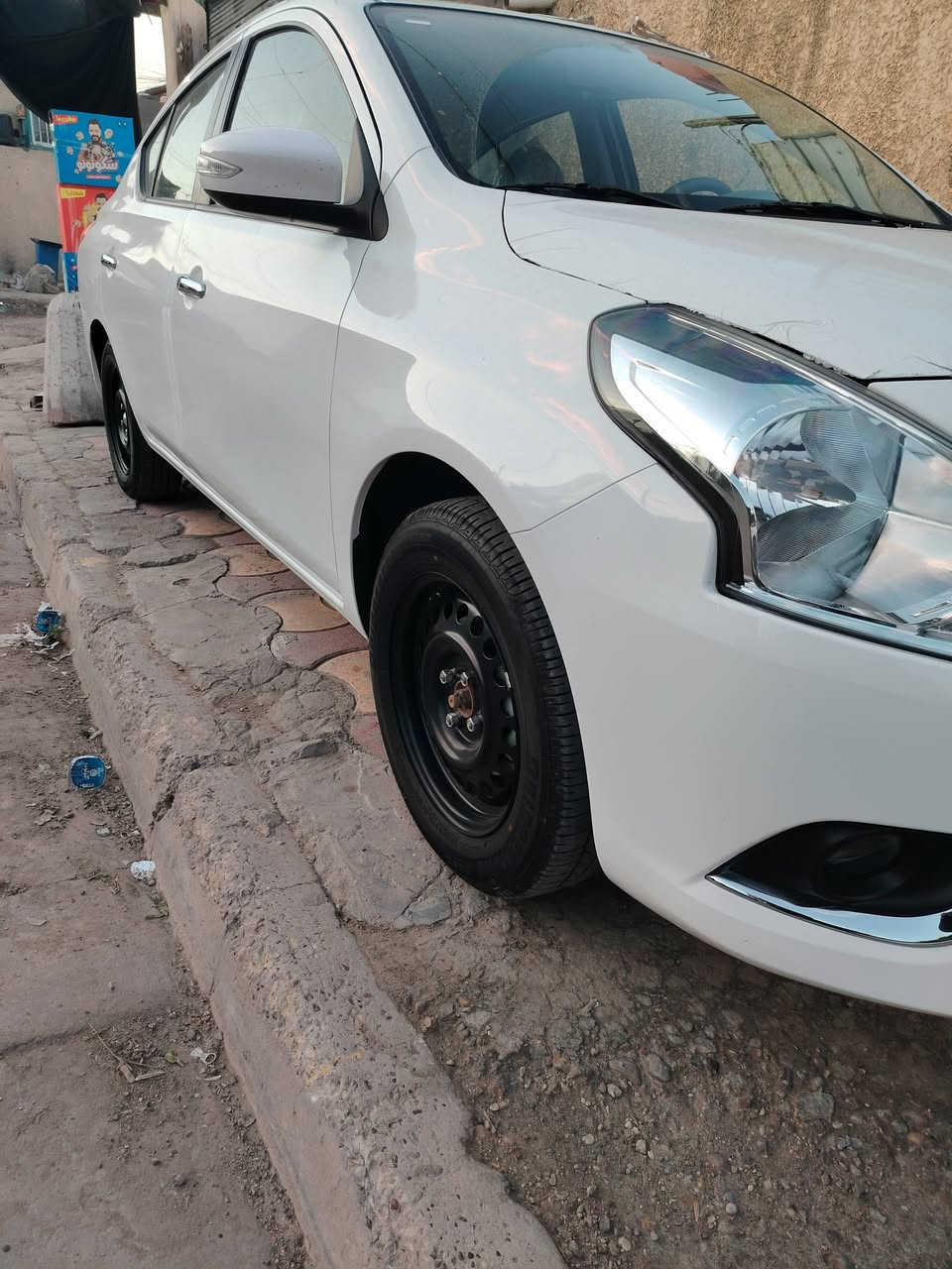 السلام عليكم شباب 
نيسان صني للبيع 2025 ماشيه  (11الف) اربيل تحويل ثاني يوم سياره على وضع الشركة جديده رصعه بالباب اليمنة  المكان بغداد مدينه الصدر السعر125 وبيها مجال بسيط
***********
