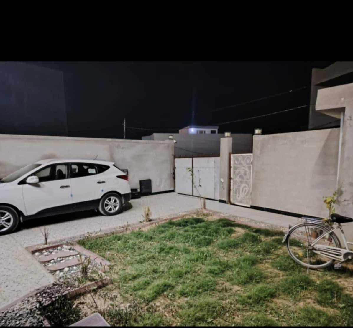 دارللبيع مساحه ٣٠٠ متر طابقين يتكون البيت من استقبال ١٠متر و ٥ غرف نوم وهول وكراج ١٢م صيحيات بل طابق الثاني والطابق الاول و احد الفرف في الطابق الاول مساحته ٧*٥تحتوي على سويت داخلي وصحيات خارجيه  الواجهه الابواب والشبابيك المنيوم ايطارات الابواب والشبابيك الواجه مرمر نظام كهرباء الواجه فوتوسيل يشتغل ويطفي وحده نظام الكهرباء فول كل طابق على حده نظام الماء نظام حديث  صندوقي سقف الاستقبال والمطبخ والهول مغربي بلصب الغرف سقف ثانوي يحتوي على ترك مساحه جدآ حلوه وحديقه الواجه ١٠ العمق ٣٠ نظام كامرات مراقبه حديقه

السعر 125مليون مع المجال

صياده قبل السيطره
***********

***********
