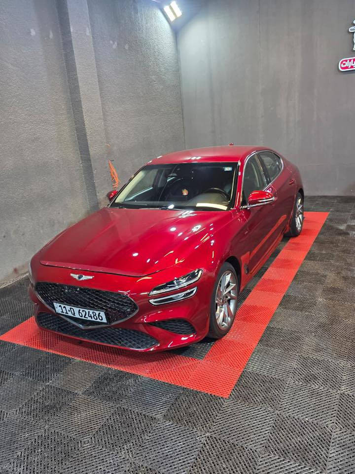 📍 مكان السيارة: ميسان
📞 للتواصل: *********** غير متواجد على الفيس 
💰 السعر: 210
🛠️ المحرك: 4 سلندر – 2000cc

⚙️ المواصفات: فول مواصفات
• بانوراما 3 طقات
• مقاعد كهربائية للسائق والراكب
• رادار أمامي وجانبي وخلفي 360 درجة
• شفتات ستيرن
• بريك تلقائي + تحذيرات صوتية
• تدفئة مرايا جانبية
• مقاعد أمامية تدفئة وتبريد والمقاعد الخلفية تدفئة
• بصمة تشغيل – 4 أبواب بصمة
• دبل جام بلادي
• حساسات خلفية + أمامية
• فتح الصندوق تلقائي عند الاقتراب من السيارة
• مرايا جانبية قابلة للطي عند الرجوع + نقاط عمياء
• هاند بريك بصمة + أوتو هولد
• خاصية الصعود المريح للكشن + خزن ميموري للكشن
• نظام صوت ليكسيكون 17 سماعة
• علامة جينسيس ضوئية عند الاقتراب
• أنظمة قيادة: نورمل، إيكو، سبورت، سبورت بلس
• ستيرن كهربائي 
• كير 8 نمر

⚠️ أضرار السيارة:
• وارد أمريكي
• موضح بالصور مع السونار

📌 تفاصيل إضافية:
• رقم السيارة: بغداد معوقين
