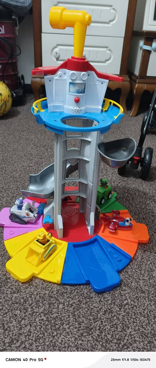 سلام عليكم لعبة بهذا الشكل تشتغل ع باتريات وتصعد سيارات وتنزل ب زحليكا وياها تقريبا 12  سيارة


**إذا كنت صاحب هذا الإعلان وتريد حذفه لأي سبب، رجاءا أرسل رسالة إلى الدعم الفني**