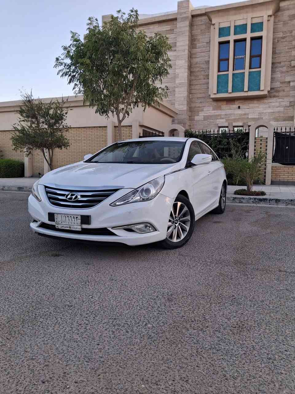 سوناتا 2013خليجي شركه عامه
سياره بيه قطعتين جاملخ امامي وباب خلفي 

عل جهت سايق سياره نضيفه كلش مكان كربلاء سعر 180

 فيس مامتواجد 

***********
