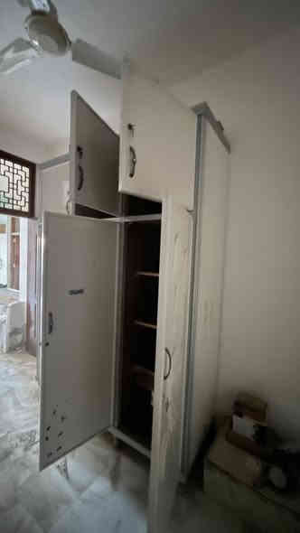 السلام عليكم
كنتور ٣ ابواب
طابقين 
مستعمل نظيف من الداخل
خشب صاج داخل وخارج
سعر البيع ٣٠٠ الف دينار
بابل - الحلة
***********
